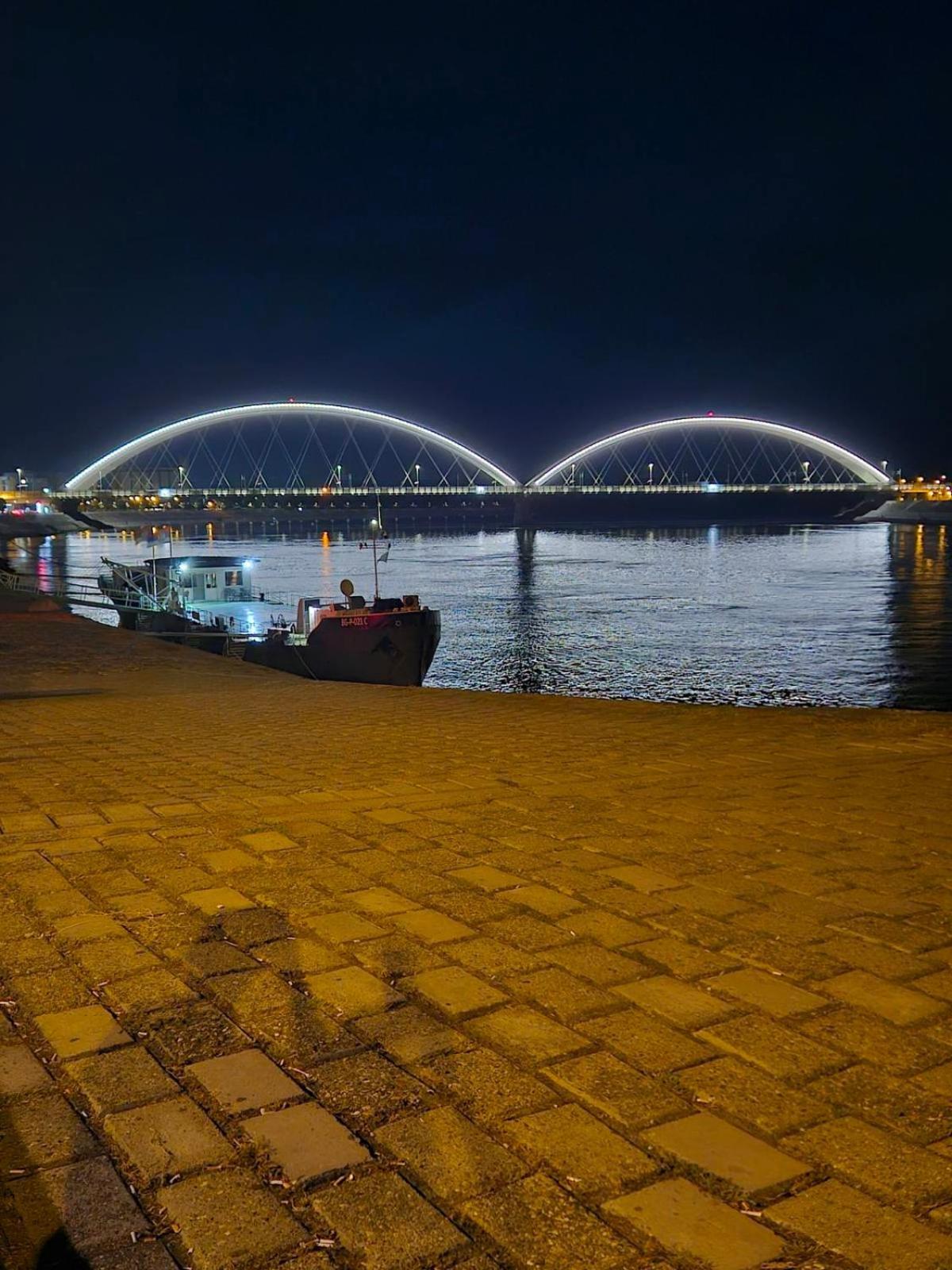 Center Danube Street Apartment Újvidék Kültér fotó